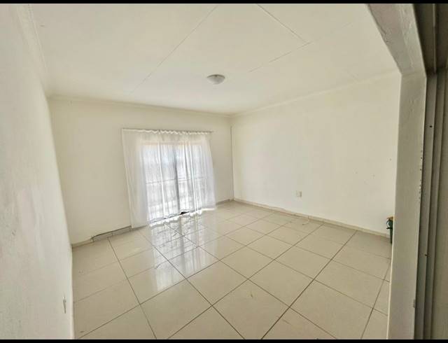 5 BEDROOM HOUSE FOR SALE IN FLORA PARK